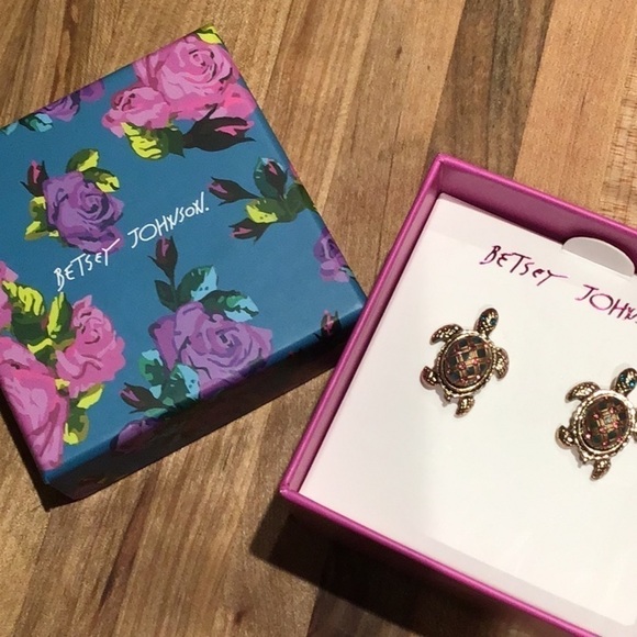 Betsey Johnson turtle earrings. - Picture 4 of 5